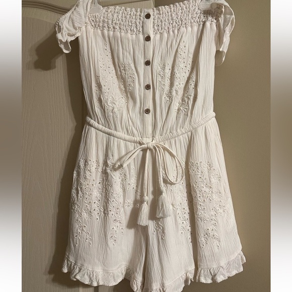 Cream coloured American Eagle off the shoulder romper • Size small • $35 - Picture 1 of 1